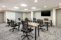 Comfort Inn & Suites Newark Liberty International Airport Hotels in Newark