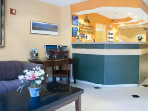 Hometown Inn & Suites Jacksonville Butler Blvd./Southpoint Hotels in Jacksonville