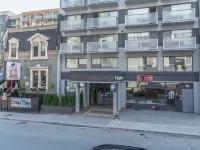 Comfort Suites Downtown Hotels near Windsor Train Station