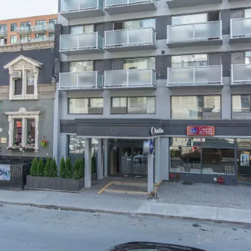 Comfort Suites Downtown Отели рядом с достопримечательностью «Спортивный комплекс «Белл-центр»»