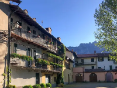 Ponte Vecchio Family Apartment Hotels in Lecco