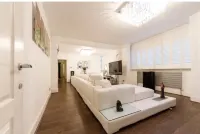 Super Large Apartment in London for Larger Groups Hotels in Mitcham