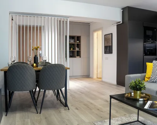 Luca - Luxury Park-View Apt with Balcony & Parking Hotels near Sector 2