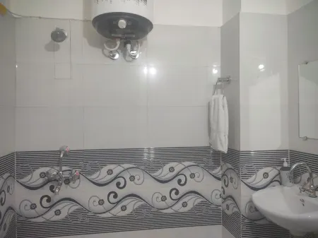 Rudraksh Paradise Отели рядом с достопримечательностью «Сарнат»