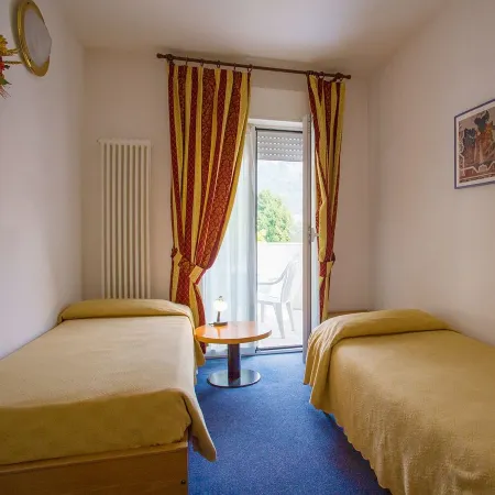 Hotel Garden Отели в г. Мальчезине