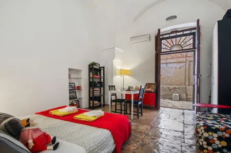 B&B Affittacamere Del Teatro Отели рядом с достопримечательностью «Colonne Terminali della Via Appia»