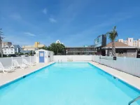 Seashire Inn & Suites Отели рядом с достопримечательностью «Пляж Сандбридж»