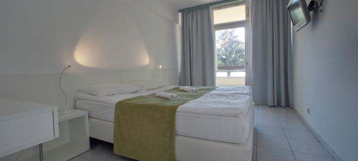 Hotel Holiday Csopak Hotels in Balatonfuredi