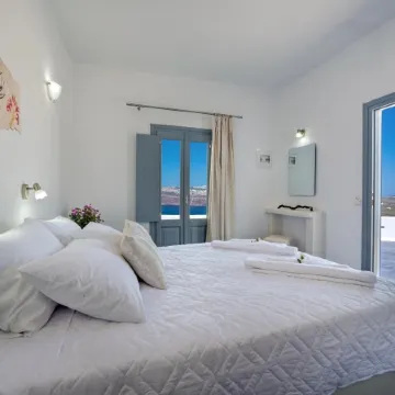 Pancratium Villas & Suites Отели рядом с достопримечательностью «Пляж Камбия»