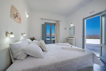 Pancratium Villas & Suites Отели рядом с достопримечательностью «Mesa Pigadia Beach»