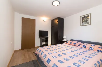 Apartments Jaksa Hotels near Vis