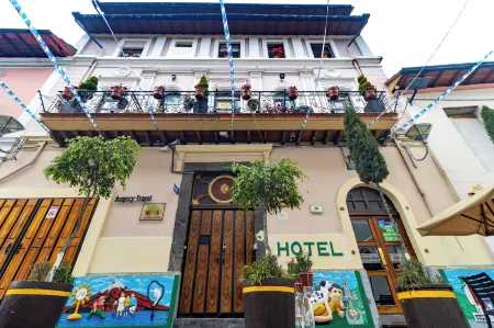 Friends Hotel & Rooftop - Historic Center & Museums
