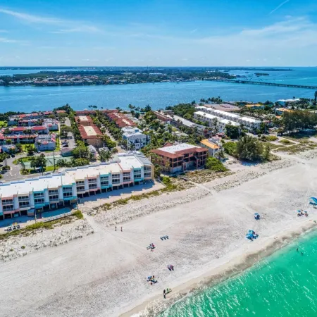 Bradenton Beach Club Bliss-3 Bedroom-2 Bathroom Condo-Elevator-2 Pools-Hottub-Private Beach Access