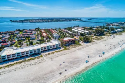 Bradenton Beach Club Bliss-3 Bedroom-2 Bathroom Condo-2 Pools-Hottub-Private Beach Access Hotels near One Stop Shell Shop