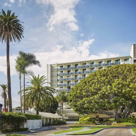 Fairmont Miramar Hotel & Bungalows Отели рядом с достопримечательностью «Променад на Третьей улице»