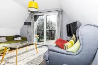 Over the Horizon Lodges Hotels in Calstock