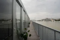 Sundeck Botel - Party Boat Hotel a Bratislava V