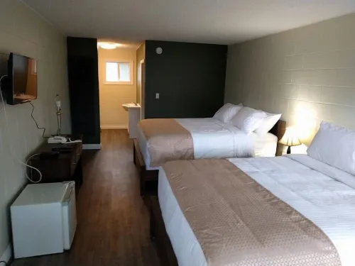 Paddock Inn Hotels in Blairmore
