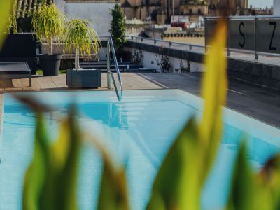 EsZentrico Suites-Rooftop Bar & Piscina