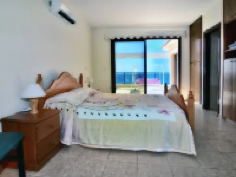 Villa Only 50m to the Sea, Sleeps 12, Polis Hotels in Pomos