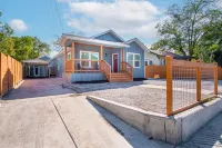 Spectacular Brand New 4Br2.5BA Near DT Riverwalk - Bungalows