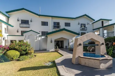 Quinta Dorada Hotel & Suites Hotels in Сальтільйо