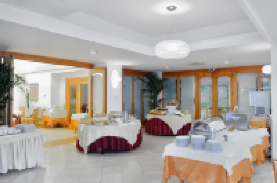 โรงแรมอิเมโลกรานี