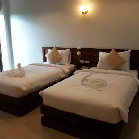 Perfect Place Hotel Отели рядом с достопримечательностью «Парк «Кхун Тхале»»
