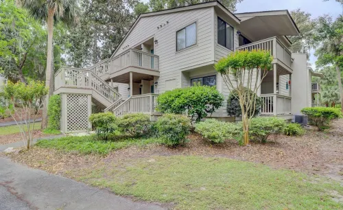 Condo w/ Pool 2BR Close to beach Free WiFi