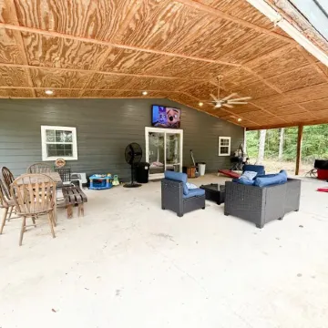 Charming Lakefront Cabin