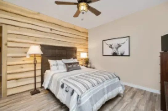 Sam's Place: Brand-new Massanutten custom home with game room!