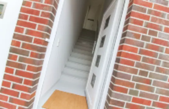 Comfortable apartment on the upper floor for 4 people with balcony, garden & terrace.