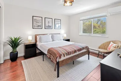 Center of Town - Ideal for Beach, Golf & Tennis