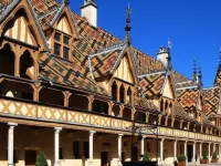Flat near Beaune center, quiet, swimming pool, sauna, golf Hotels in Combertault