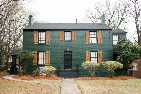 3BR Apt in Cloverdale Near Alabama State Capitol Отели рядом с достопримечательностью «The Scott and Zelda Fitzgerald Museum»