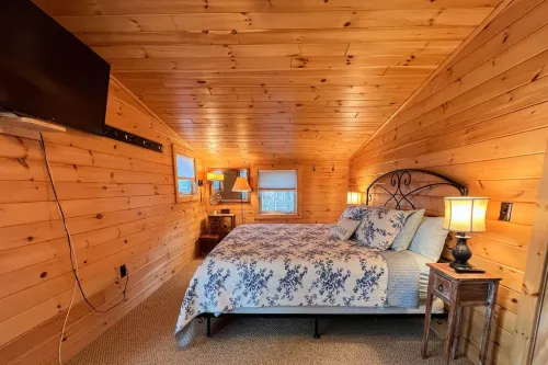 Spacious Waterfront Cabin with Incredible Views - Gorgeous Tranquil Retreat