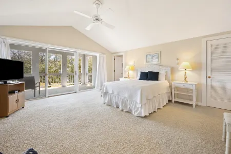 Coastal Oasis with Beach Gear Rentals and Club Access - Beautiful Retreat