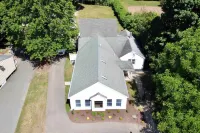 Spacious House with Dual Kitchens and Large Projector - Exquisite Getaway Hotels in der Nähe von Barnes Museum