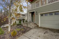 Sophisticated Townhome with Rustic Fireplace - Elegant Charming