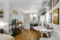 Mountain-view hiker's studio on ground-floor with fast WiFi - dog-friendly