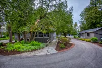 Charming Cottage with Outdoor Patio - Delightful Peaceful Retreat