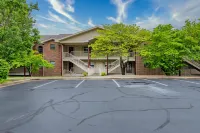 Ground-level condo with pools, gym, hot tub, & sauna - mins to Branson strip