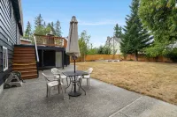 Fireplace, Spacious Yard, Stylish Decor - Cozy Family Haven Các khách sạn gần Richmond Beach Community Park