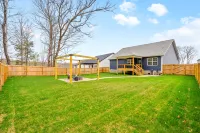 Private Entrance, Fenced Backyard and Ample Parking - Inviting Sanctuary Hotels near Tradewinds North Shopping Center