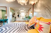 NEWLY RENOVATED! Vibrant Exciting Nash Condo+ Pool Hotels in Berry Hill