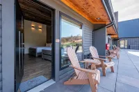 Kitchenette, Smart TV and Outdoor Pool View - Cozy Retreat Hotels in Terra Alta