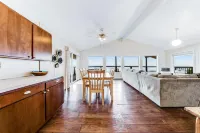 Oceanfront Home with Private Deck & Water Views, Full Kitchen, Free WiFi Hotels in Seal Rock