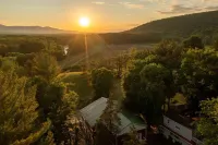 Elmhurst House/ Town-House - Gnd Floor - 3Bd Catskill Mtn View
