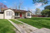 Smart Features and BBQ Grill - Cozy Family Retreat Hotel a Baytown