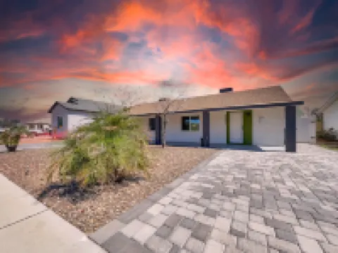 Private Hot Tub and Spacious Outdoor Retreat - Charming Sanctuary